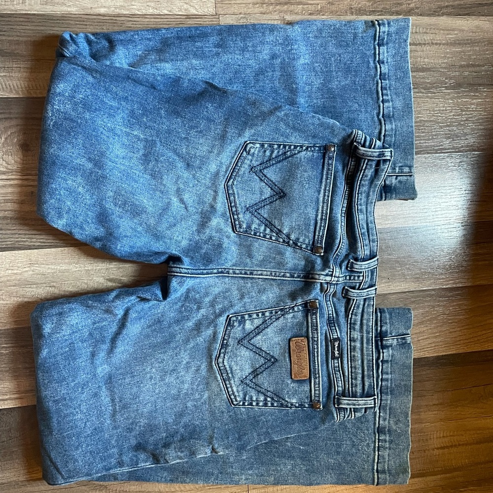 Women’s Wrangler flare Jeans, stretch.